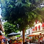 Cocon Convivial A Montmartre